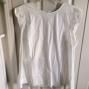 Crisp cotton white shortsleeved top